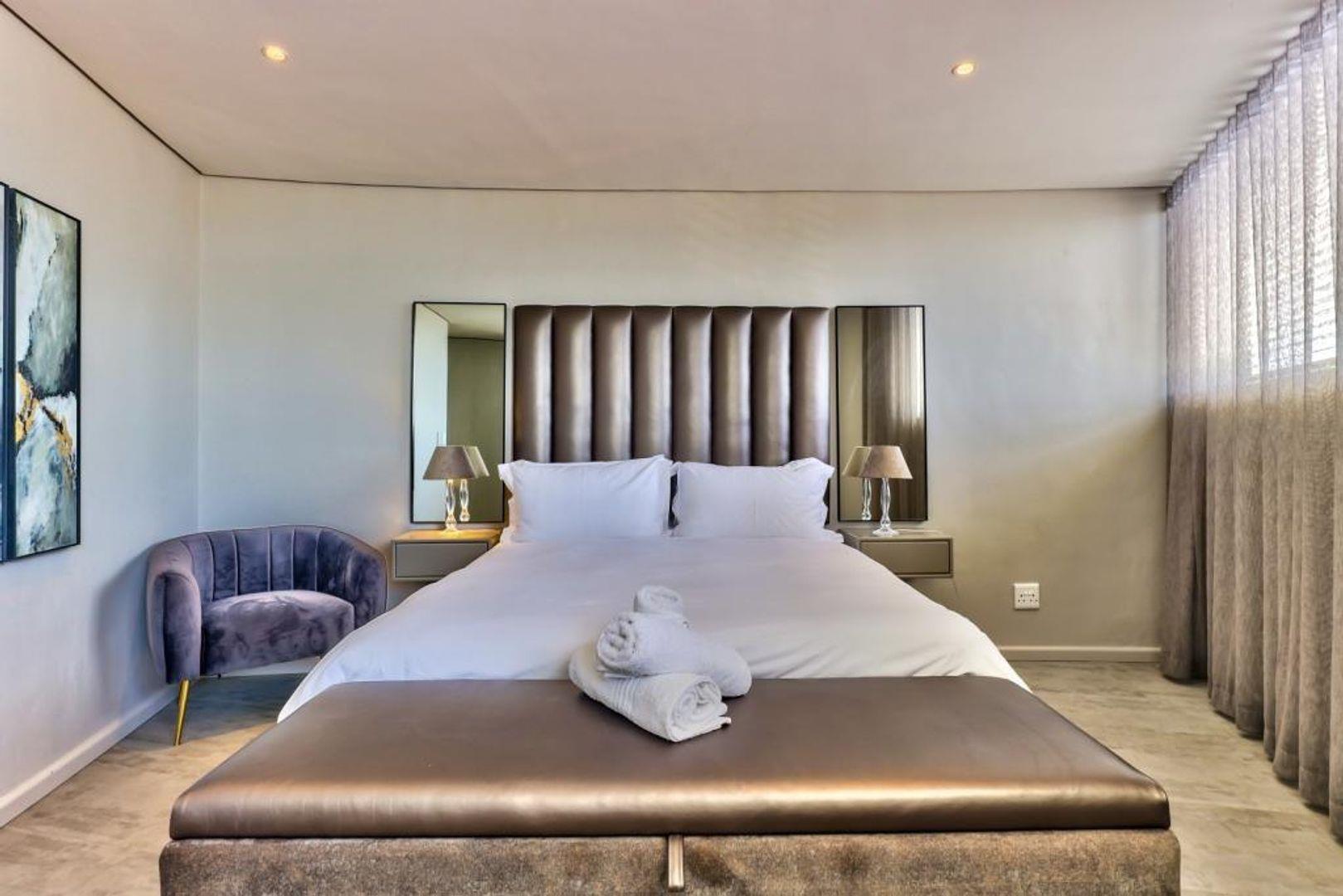 4 Bedroom Property for Sale in Bloubergrant Western Cape